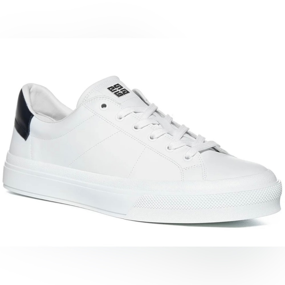 Brand new  💯 authentic
Givenchy City Court Low-Top Sneakers. Size 42 new